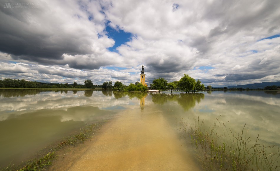 Slovenia-flooded-church-02